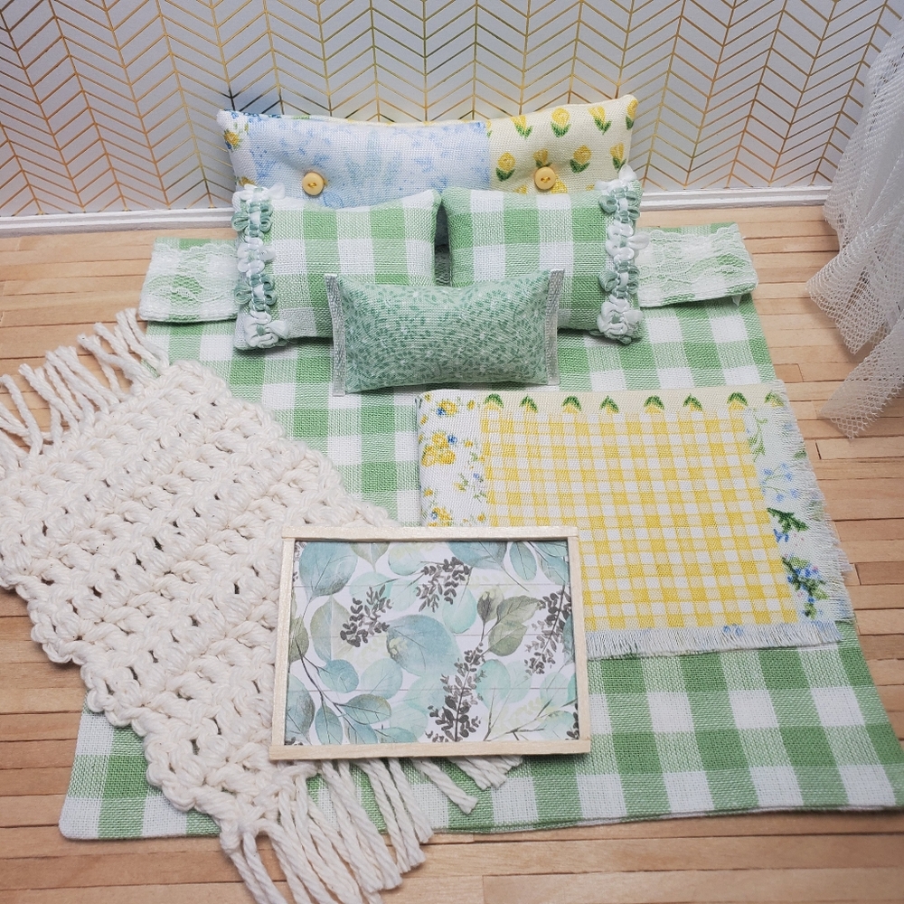 Miniature Dollhouse Green White Checkered Bedding Set 1:12 Scale